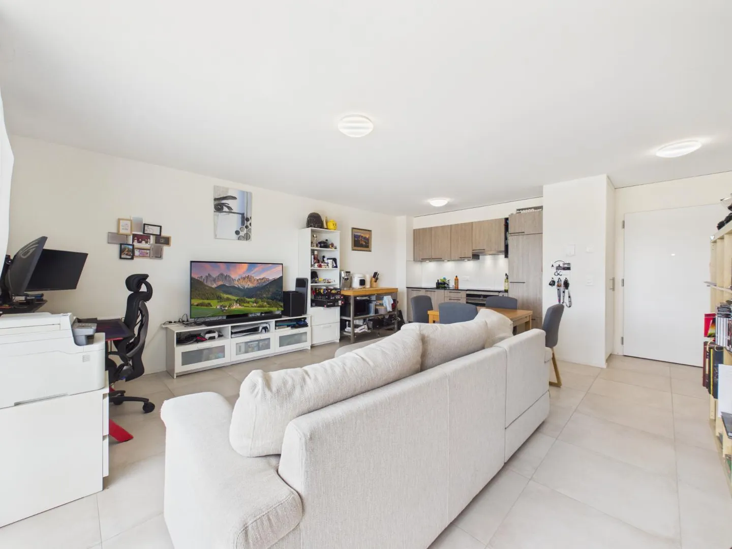 Apartment - Photo 2 of 10