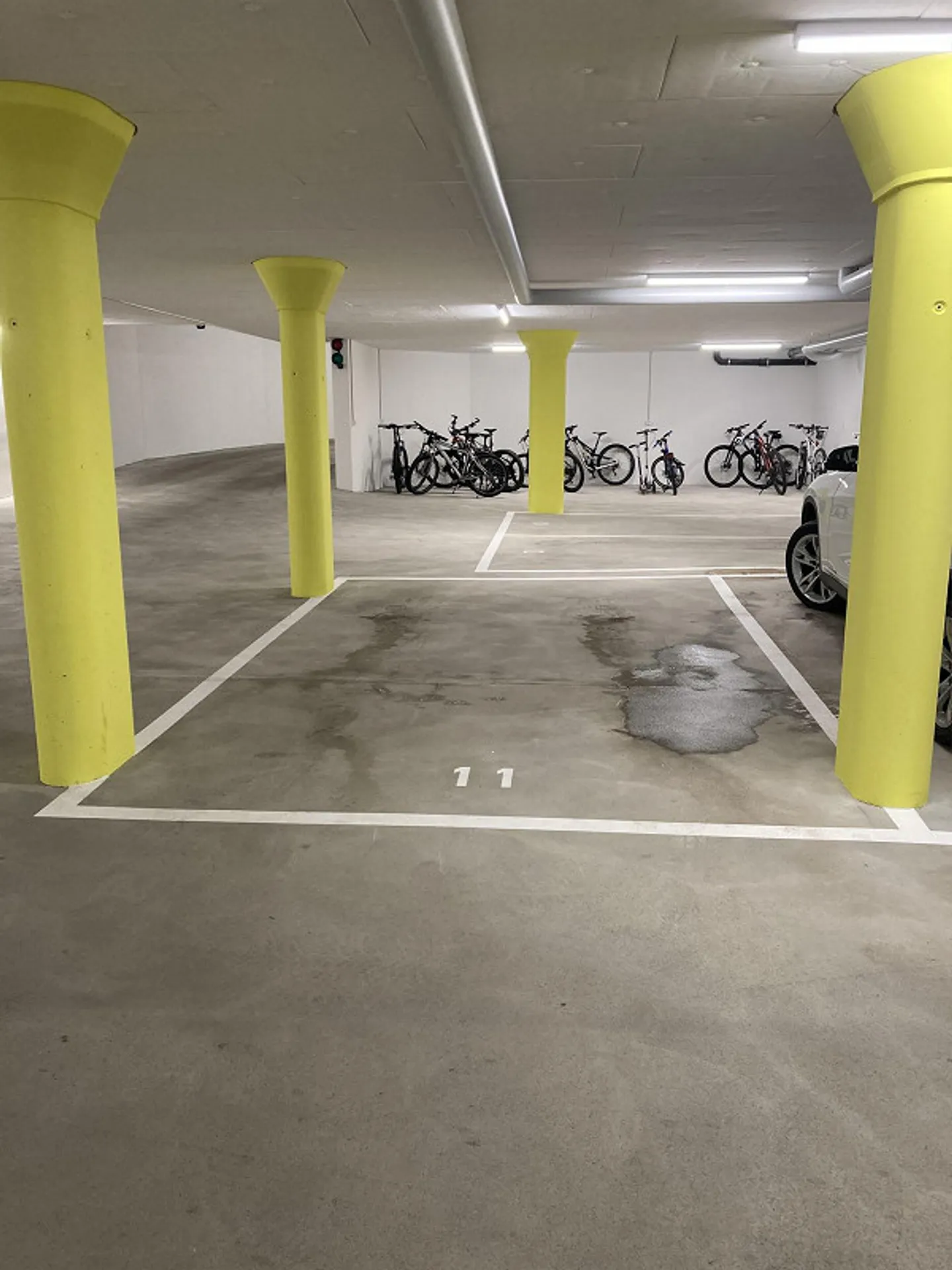 Underground parking spaces for rent - Photo 1 of 2