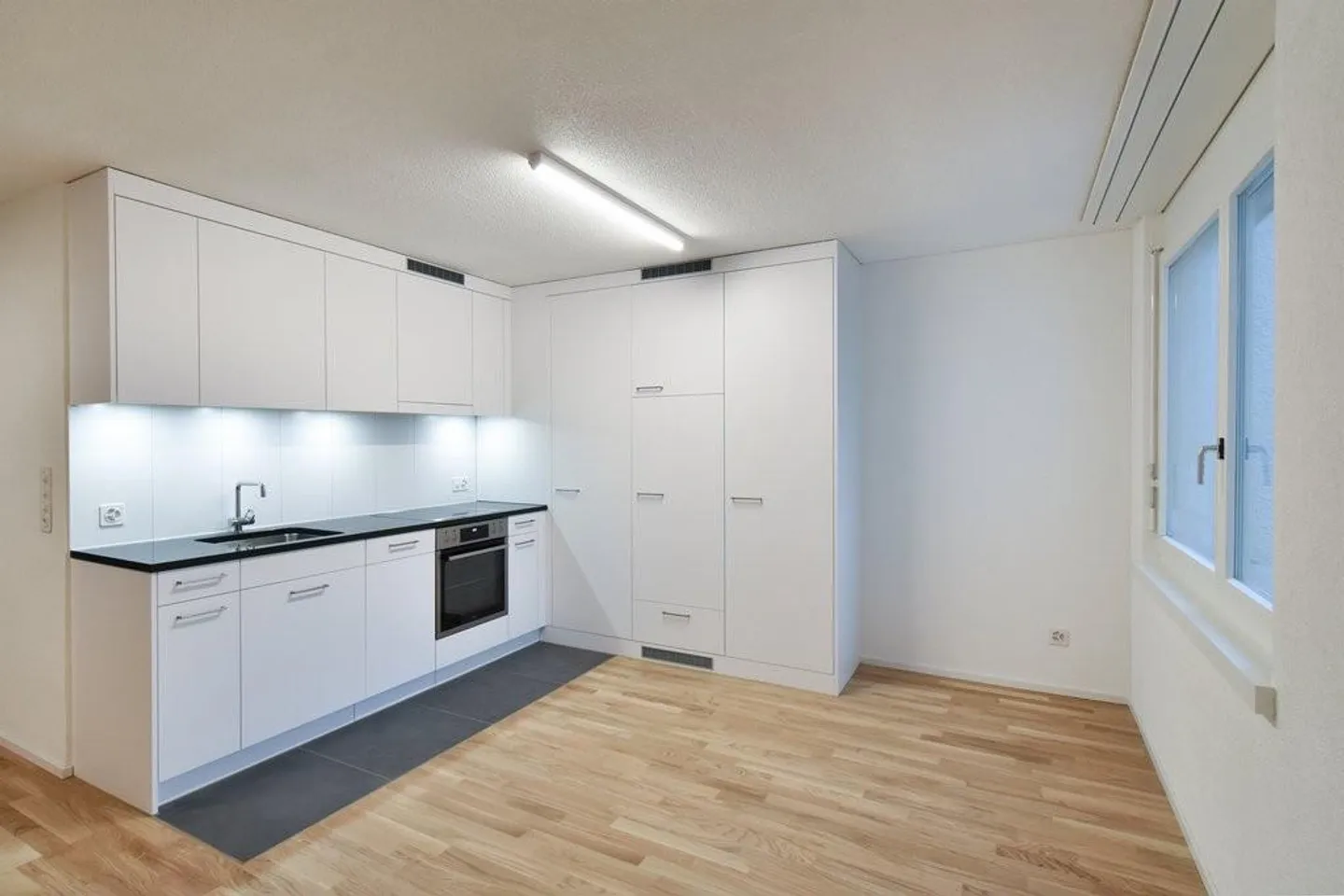 Living in a central location - Photo 6 of 7