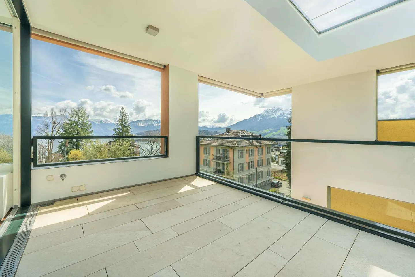 Appartamento Attico in Affitto Vicino alla Città - Foto 4 di 10