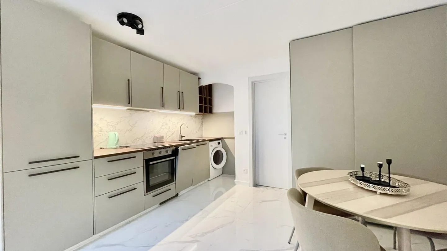 Charming 1-room apartment with spectacular views in Feusisberg. - Photo 1 of 19