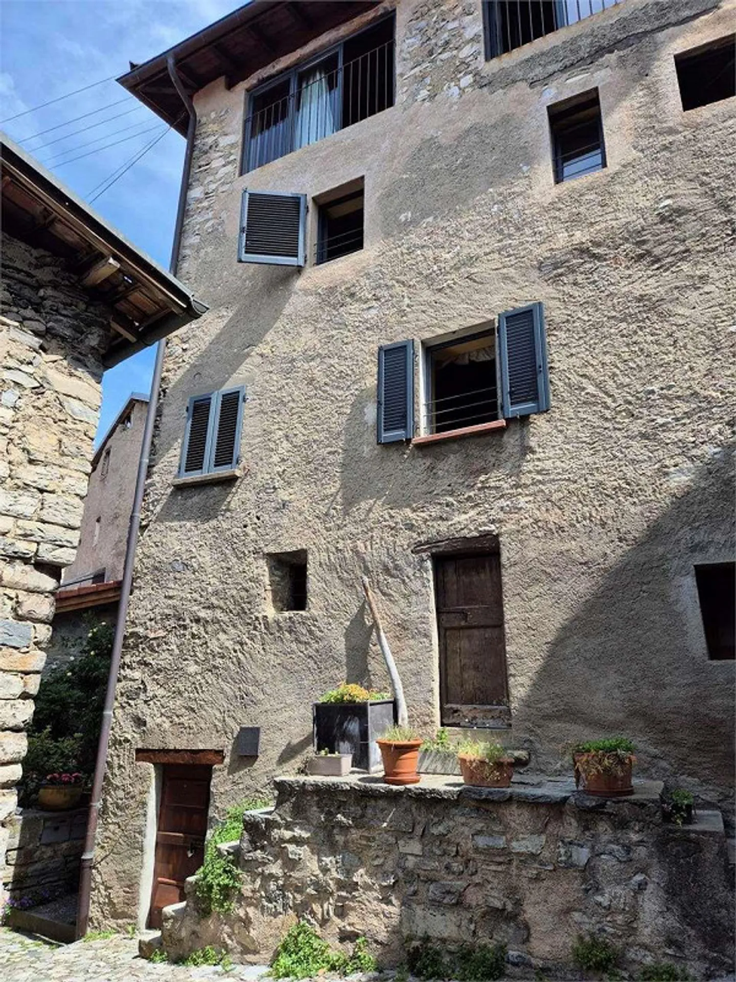 Maison rustique du Tessin dans le noyau avec vue sur le lac. - Photo 3 sur 13