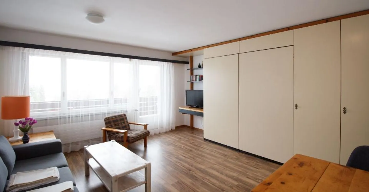 Studio 1.5-03, high-quality 1.5-room apartment with balcony and great view in the center - Photo 1 of 10