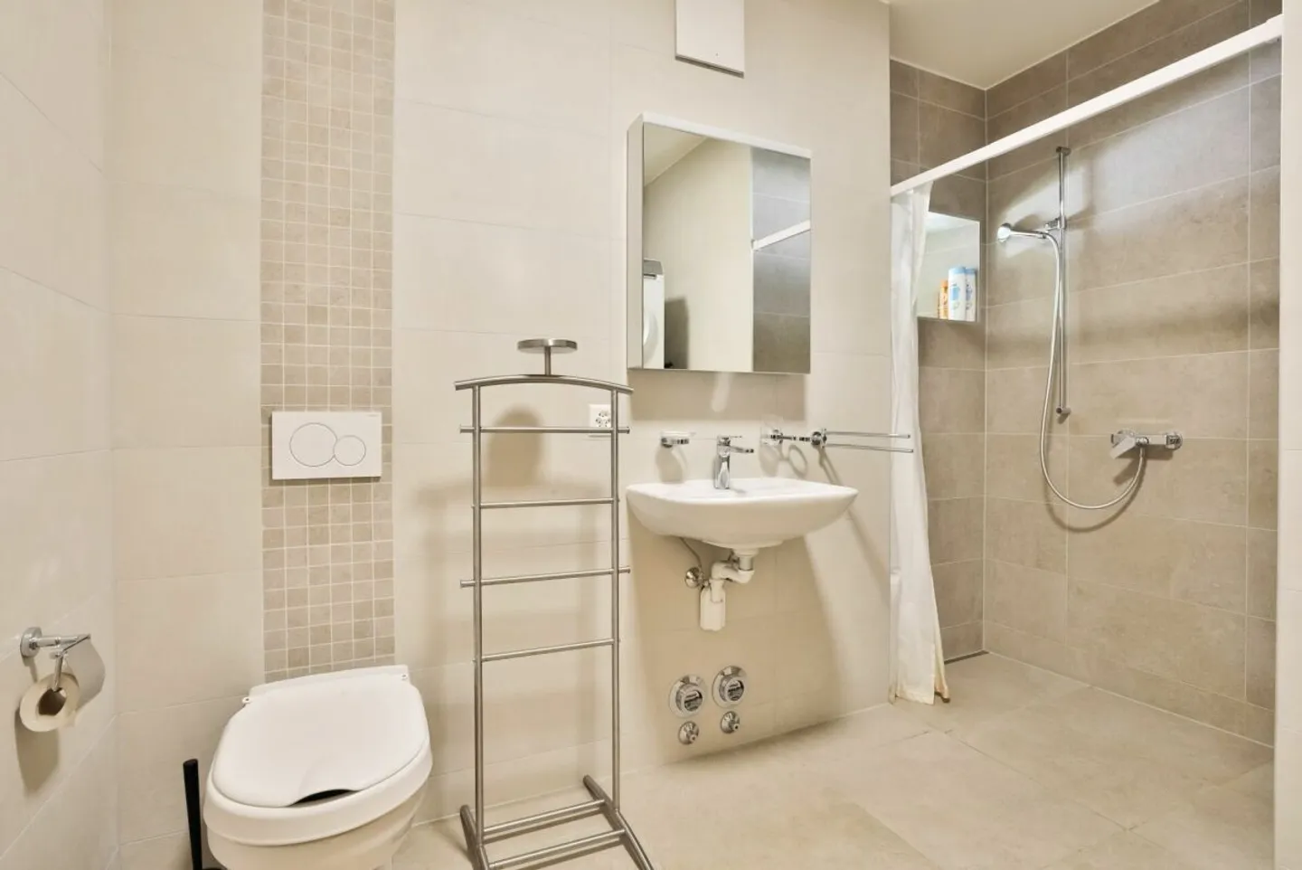 Magnifico duplex in un edificio ristrutturato con charme a Gimel - Foto 10 di 21