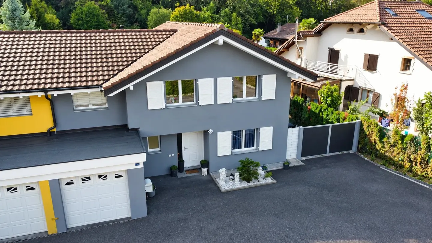 A house designed for family life, between lake and mountains! - Photo 1 of 5