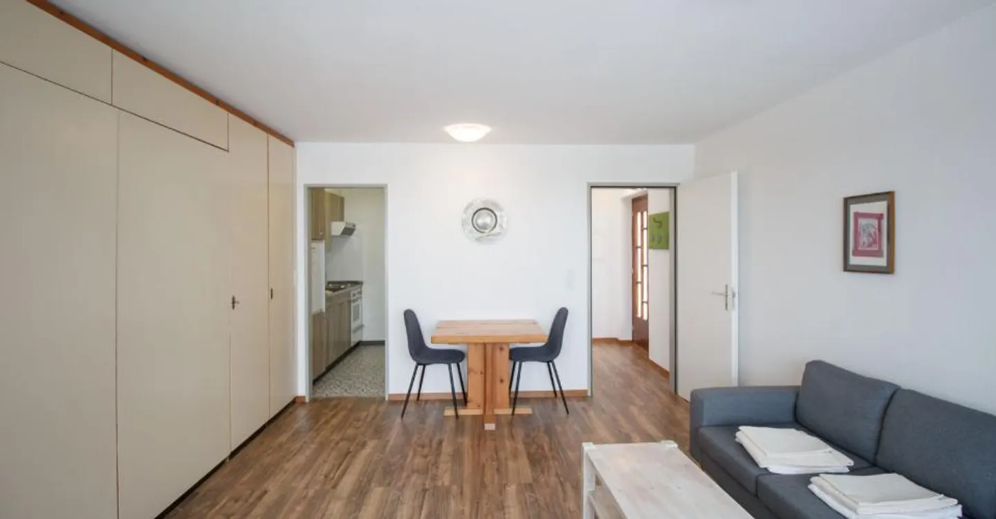 Studio 1.5-03, high-quality 1.5-room apartment with balcony and great view in the center - Photo 3 of 10