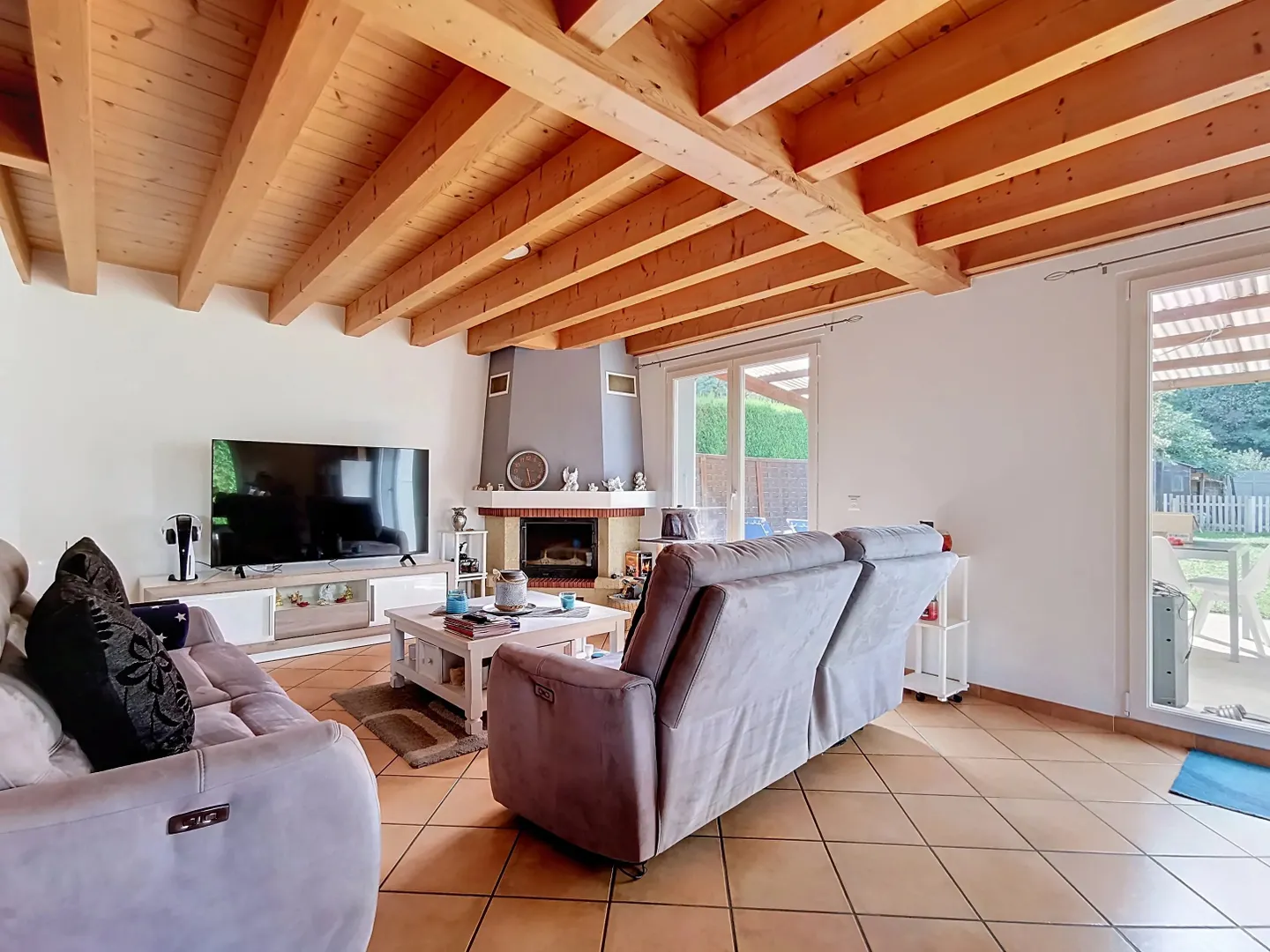 A house designed for family life, between lake and mountains! - Photo 4 of 5
