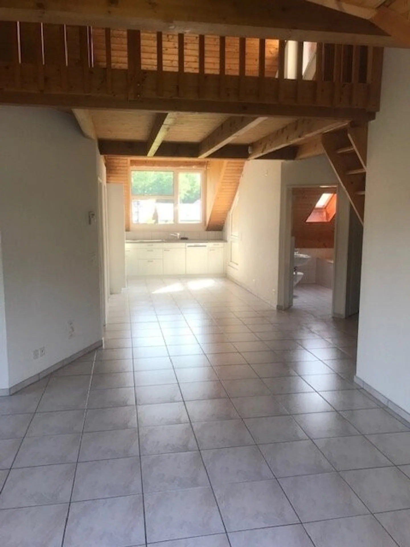 Gemütliche 4.5 Zimmer-Galeriewohnung in Lützelflüh - Photo 5 sur 13
