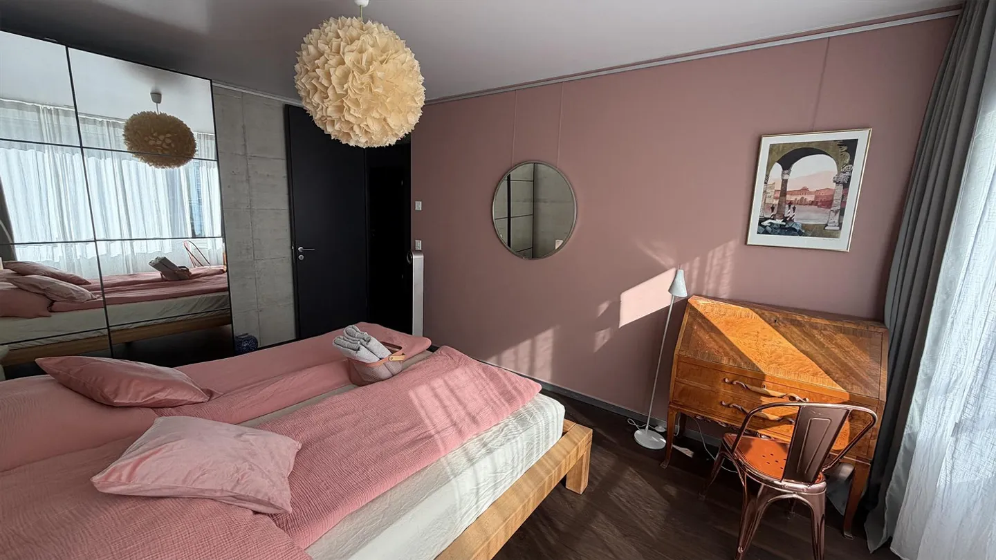 Spazioso appartamento arredato di 5.5 locali con balcone e parcheggio - Foto 7 di 13