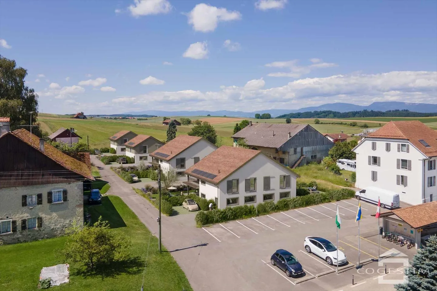 Angrenzendes Haus 5.5 Zimmer - Foto 1 von 6