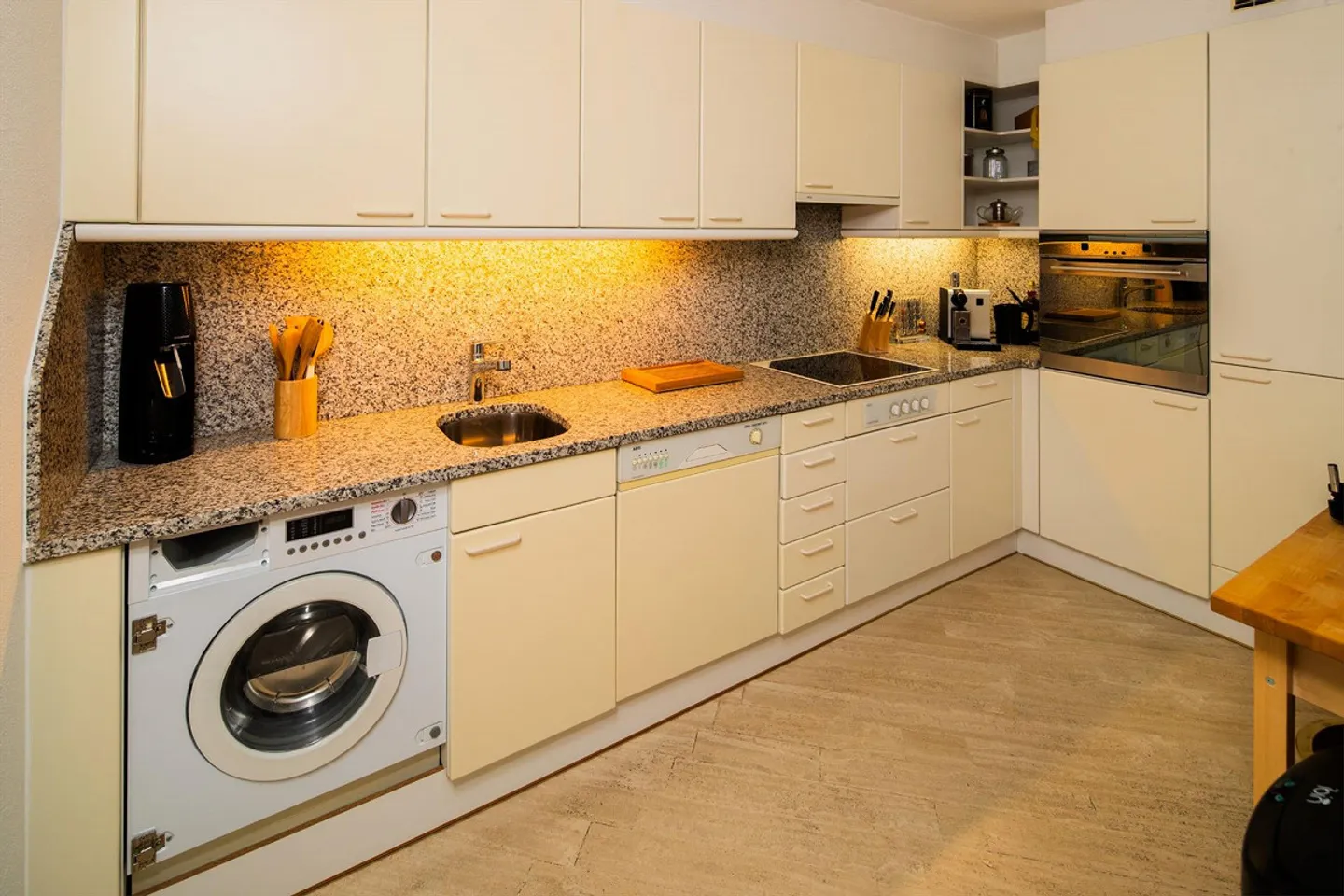 Exklusive 3.5-Zimmer-Wohnung mit separatem Studio - Foto 5 von 8