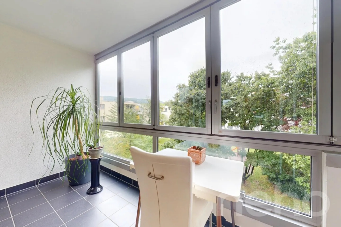 Duplex avec 2 balcons, garage et vue sur la verdure - Photo 5 sur 12