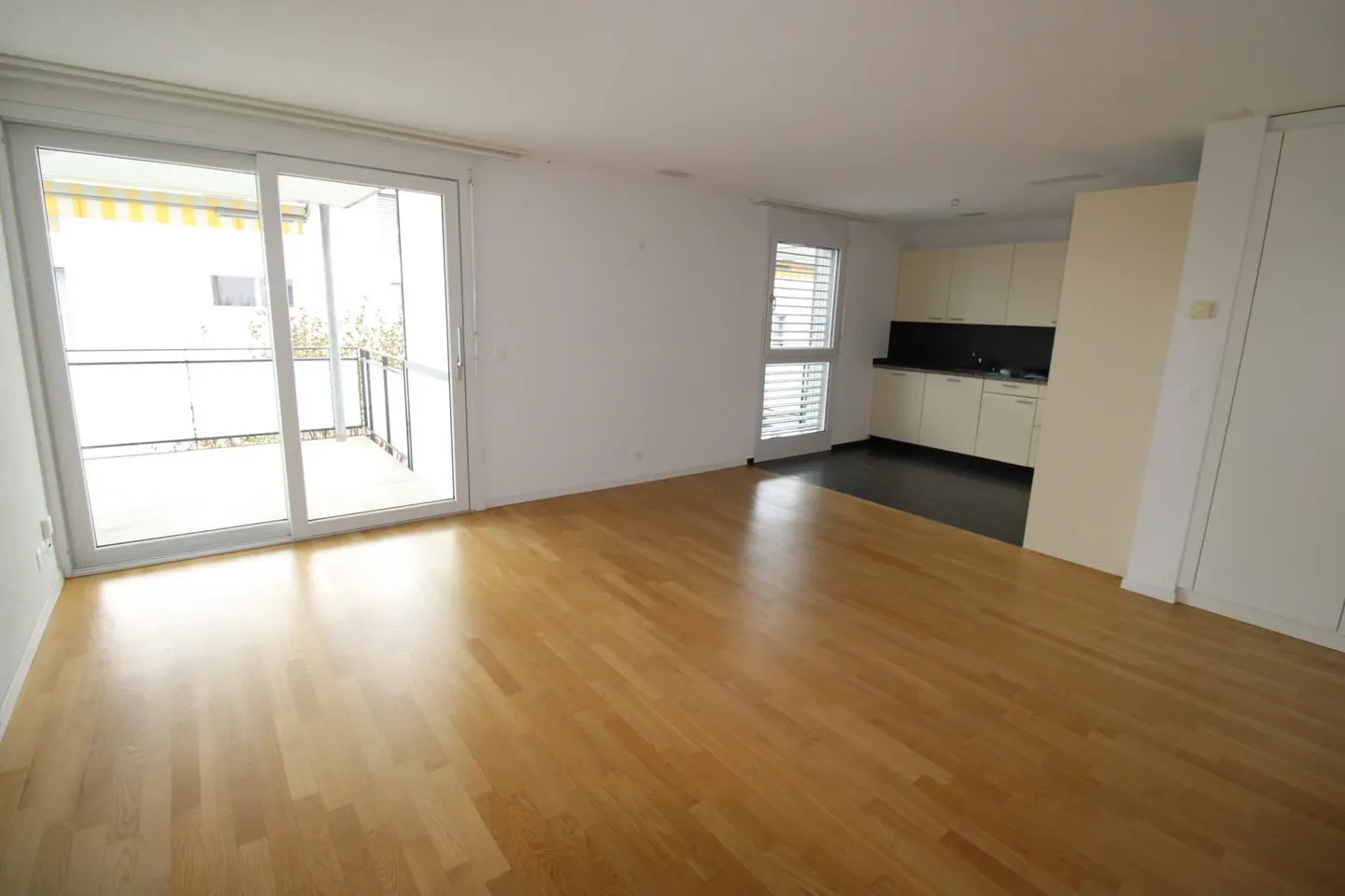 Modern 3.5-room apartment with balcony - Photo 5 of 13