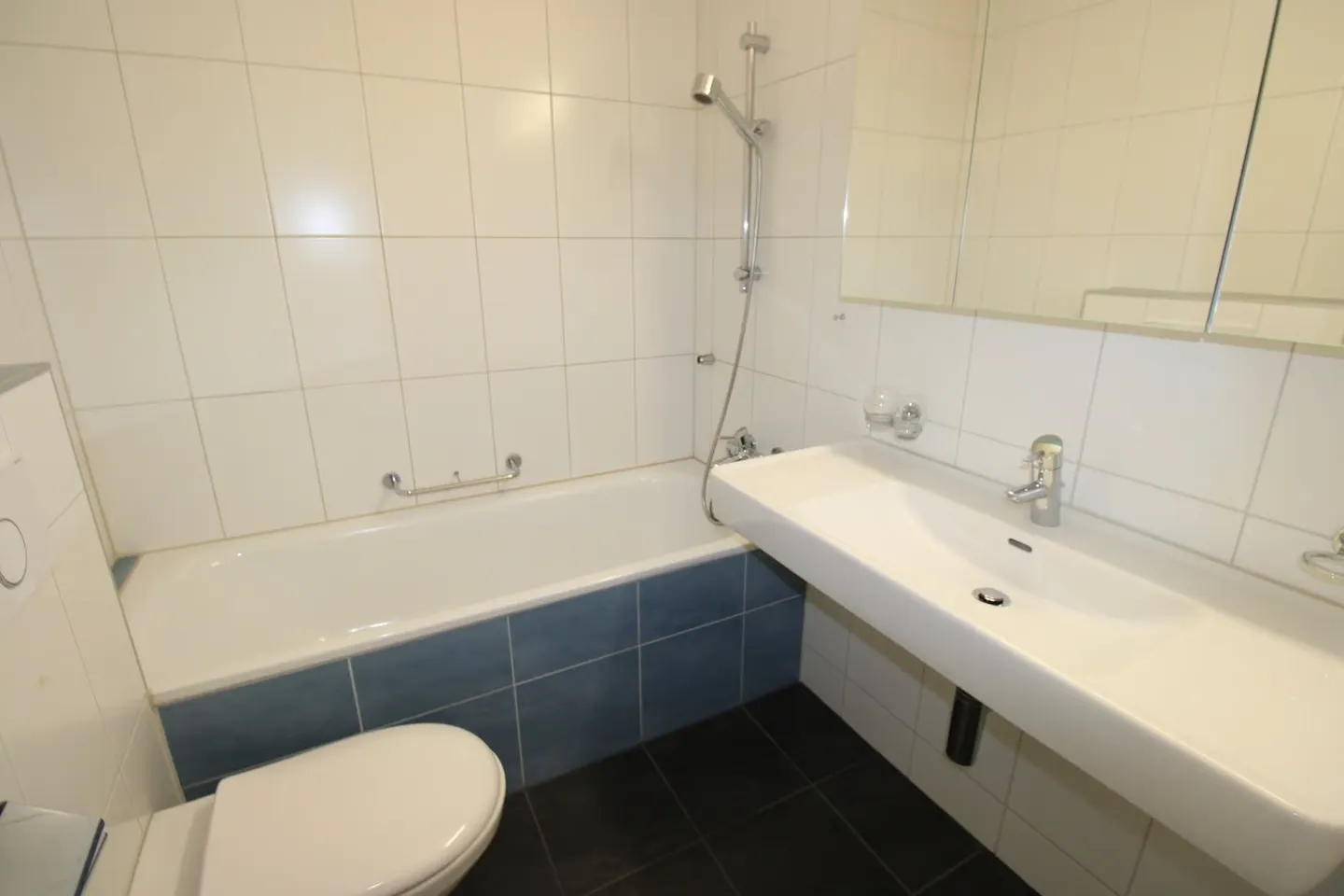 Modern 3.5-room apartment with balcony - Photo 10 of 13
