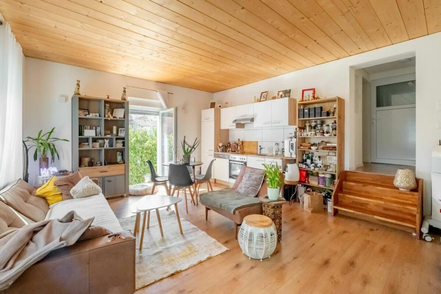 Living in a central location - Two-family house near the village center - Photo 2 of 11