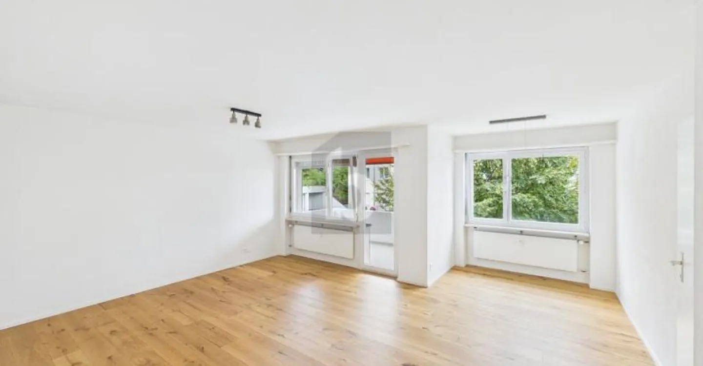 NEU RENOVIERT - GROSSZÜGIGER BALKON UND WEITBLICK - Foto 2 von 6