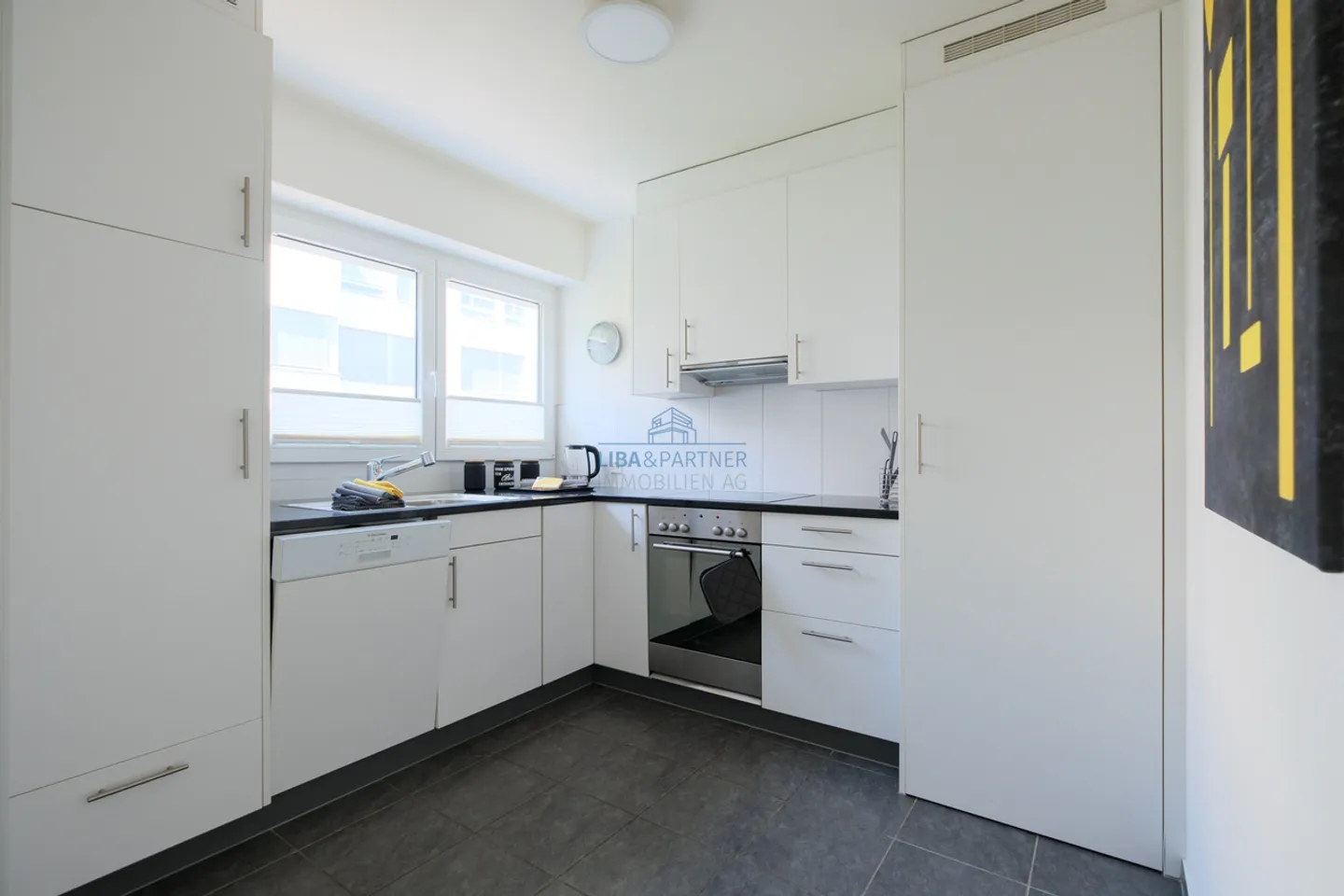 Central & Attractive City Apartment in the Heart of Basel (Building Rights) - Photo 3 of 6