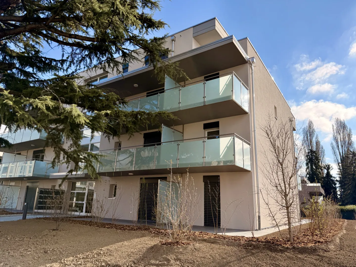 Modern Apartment Near Lausanne - Photo 3 of 13