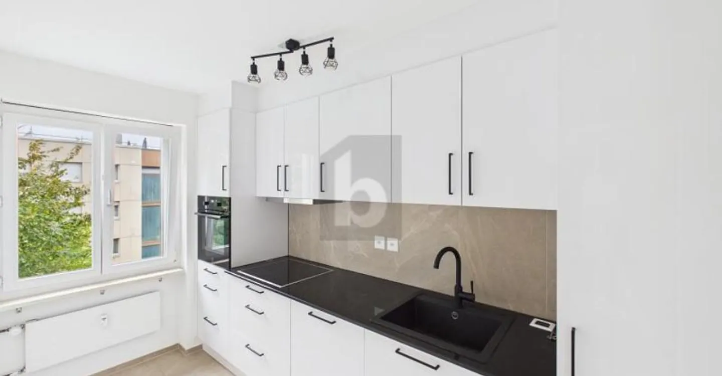 NEU RENOVIERT - GROSSZÜGIGER BALKON UND WEITBLICK - Foto 4 von 6