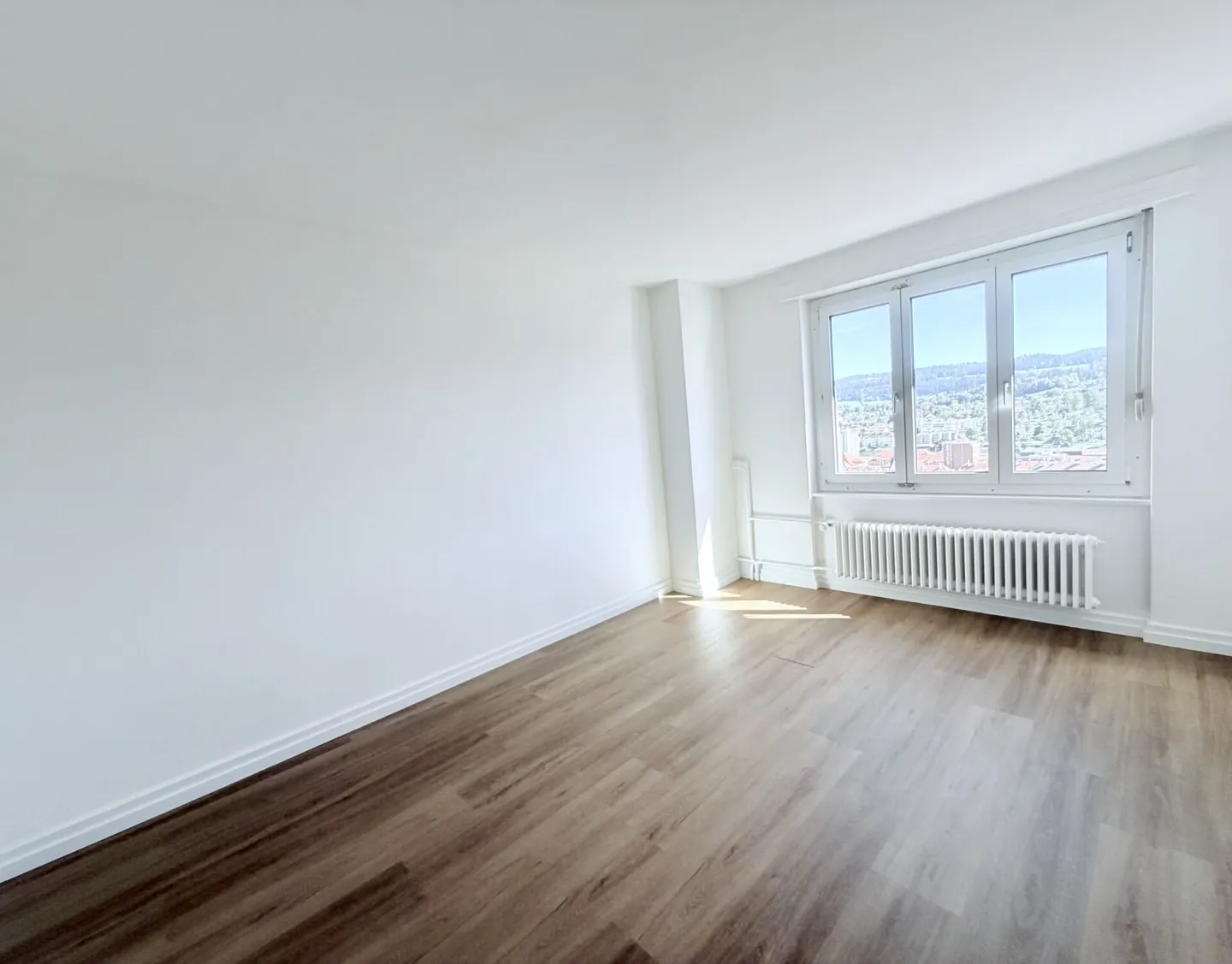 Appartement Rénové avec Vue - Photo 2 sur 4