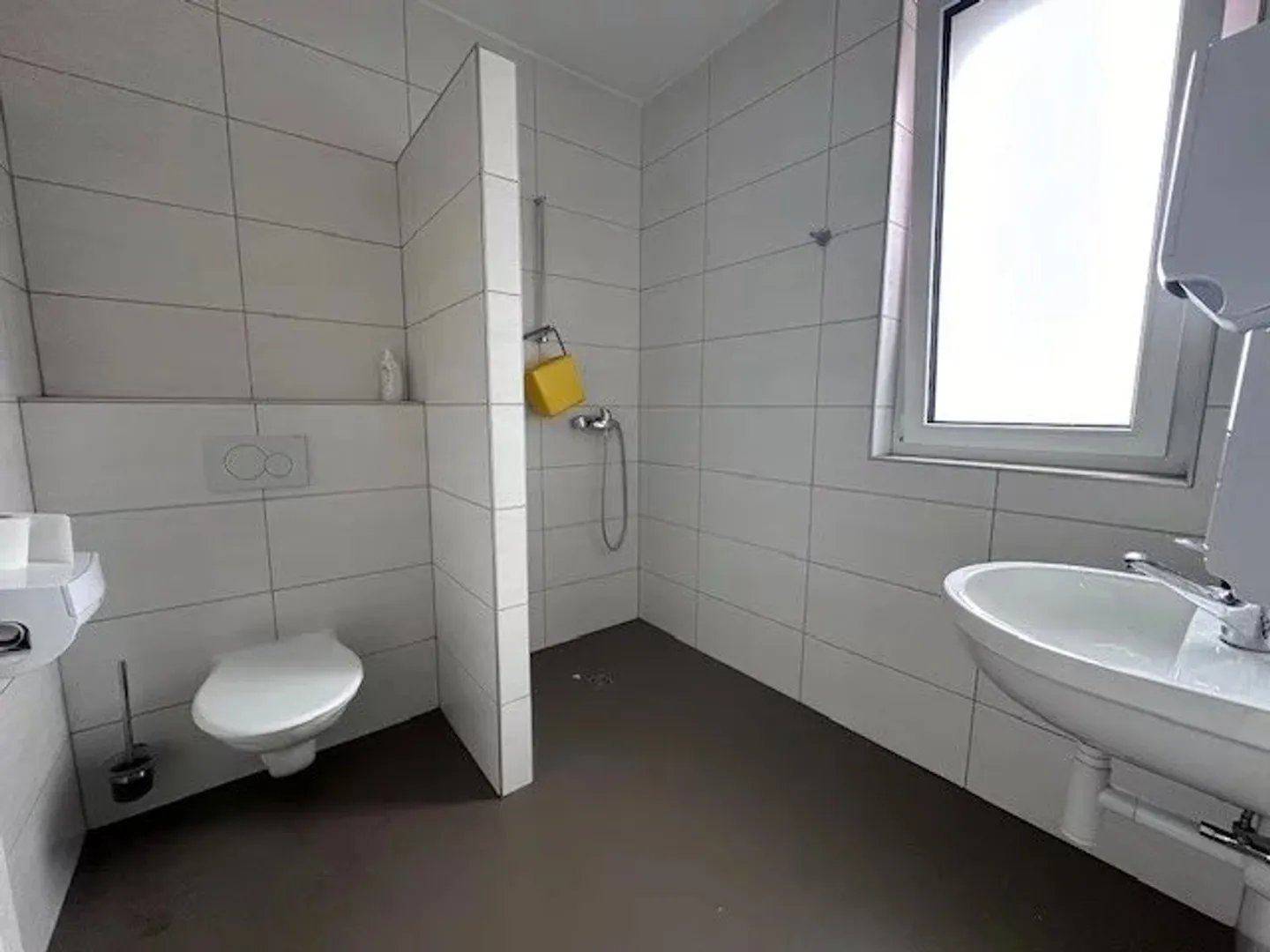 Lager im Erdgeschoss mit Fahrzeugzugang - Foto 3 von 3