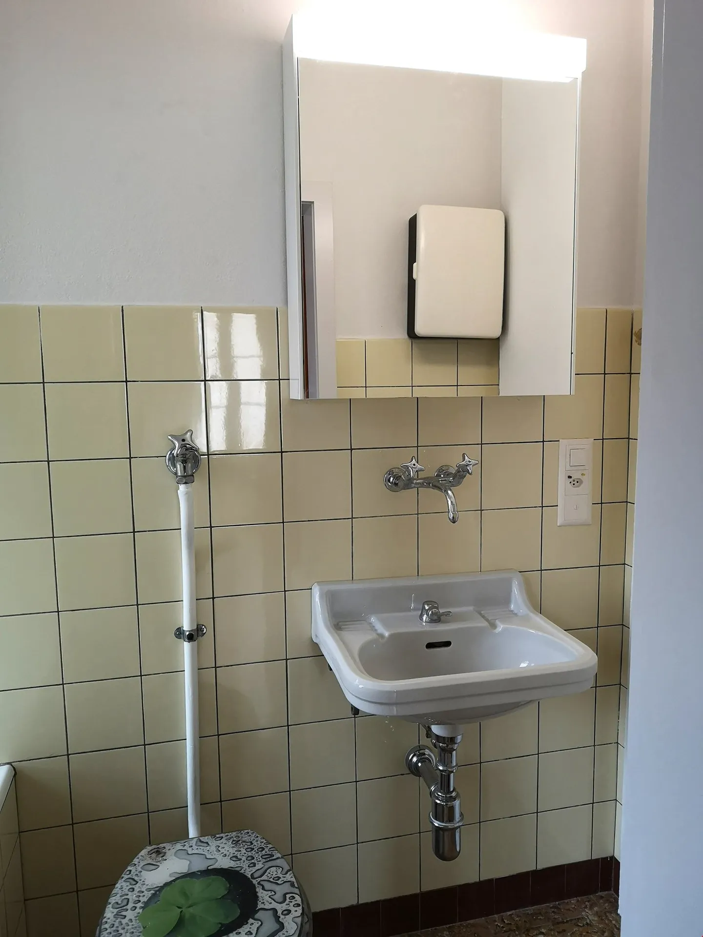 Appartamento parzialmente ristrutturato, 1° piano, disponibile immediatamente - Foto 11 di 14