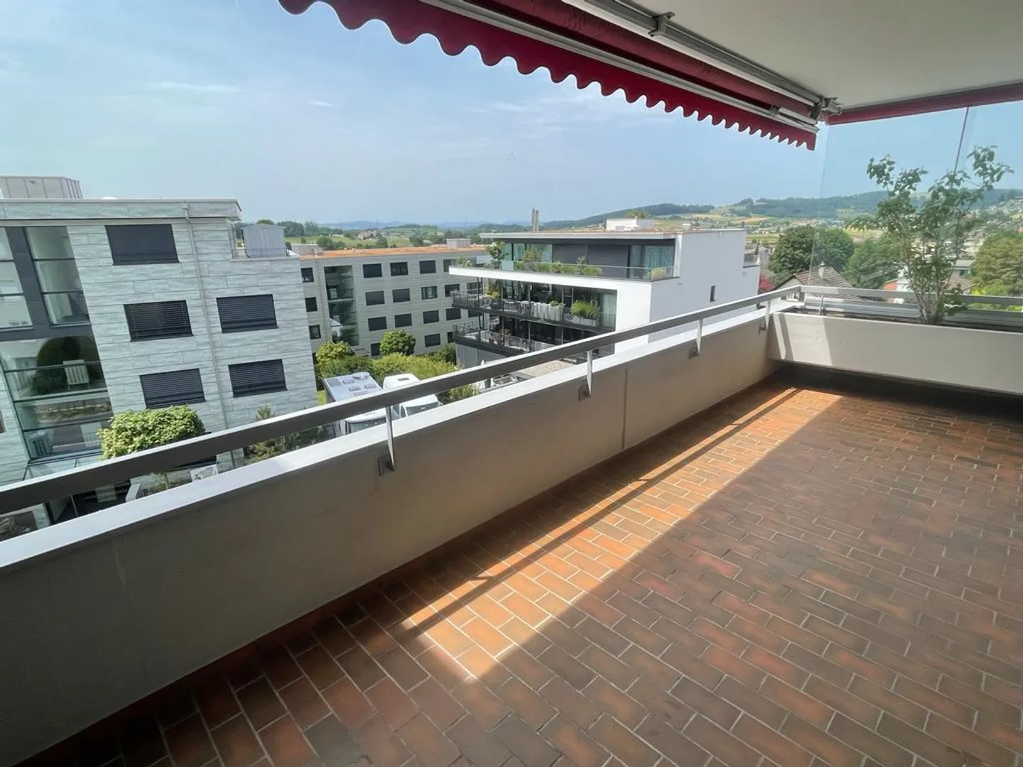 Helle und ruhig gelegene 4,5 Zimmer-Wohnung mit grossem Balkon - Foto 3 von 9