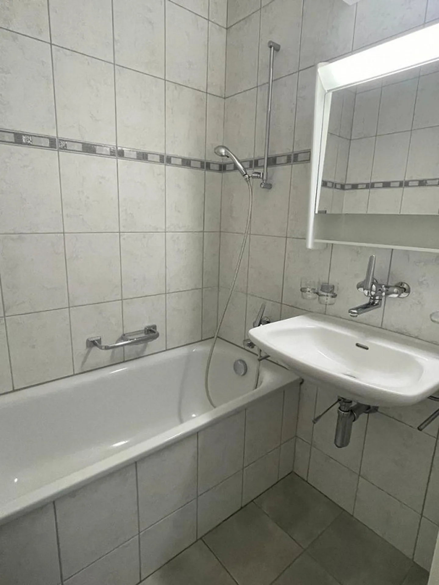 Helle und ruhig gelegene 4,5 Zimmer-Wohnung mit grossem Balkon - Foto 6 von 9