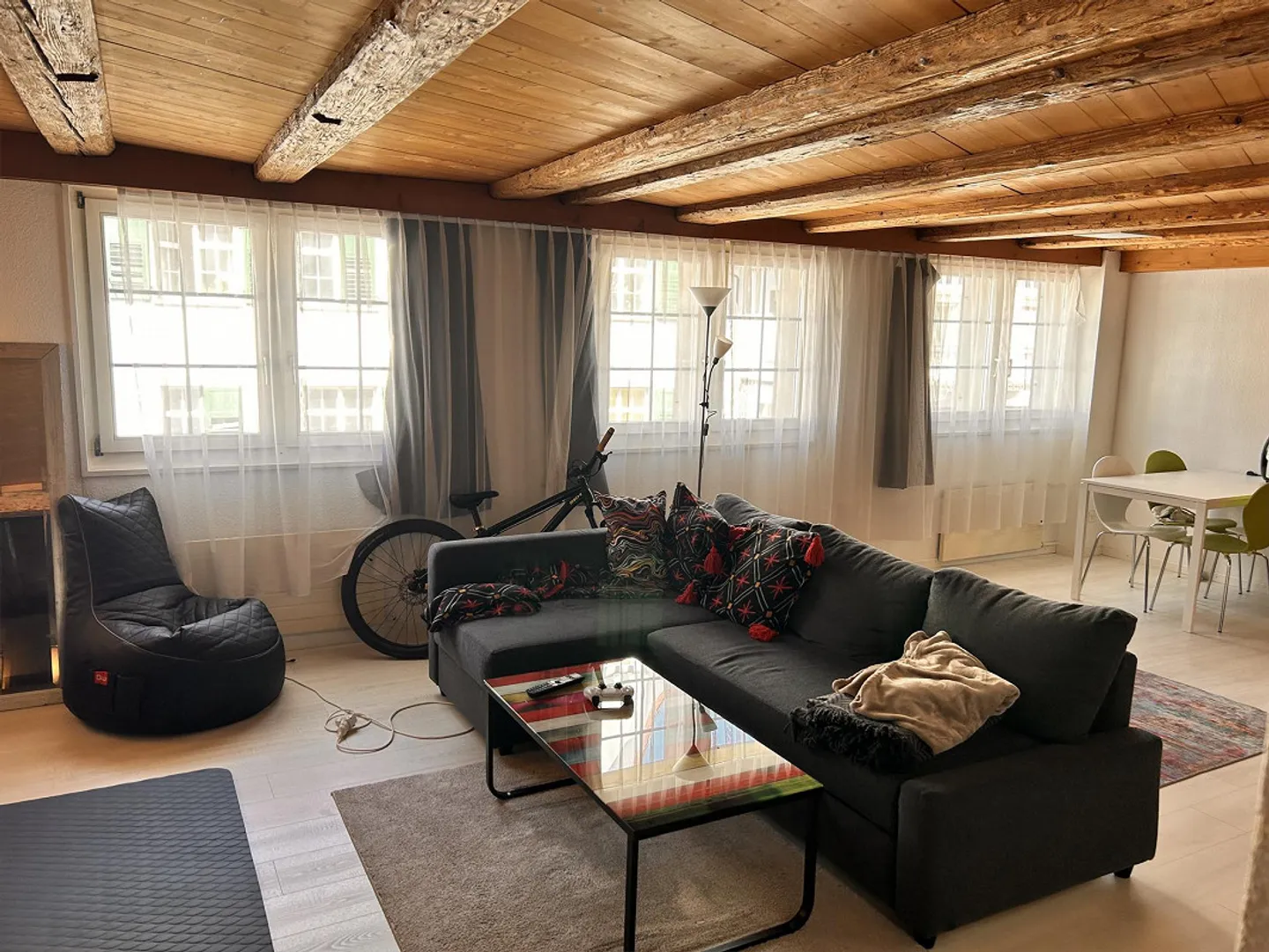 Impossible d'être plus central: Appartement individuel parfait de 2 pièces pour les navetteurs - Photo 6 sur 9