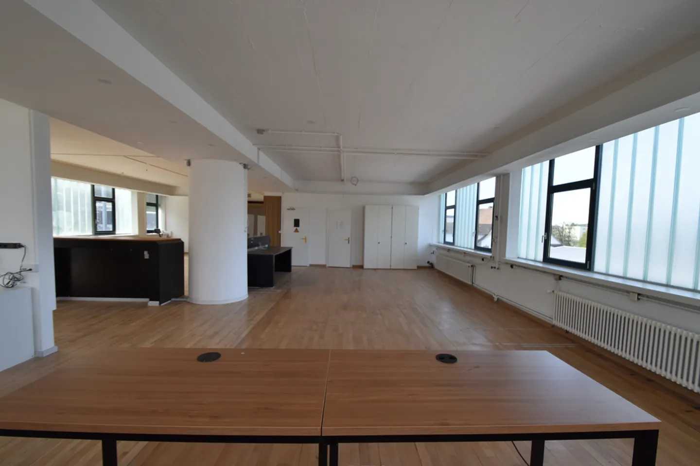 Espace de bureau/commercial attrayant de 198 m2 à Kloten - Photo 2 sur 7