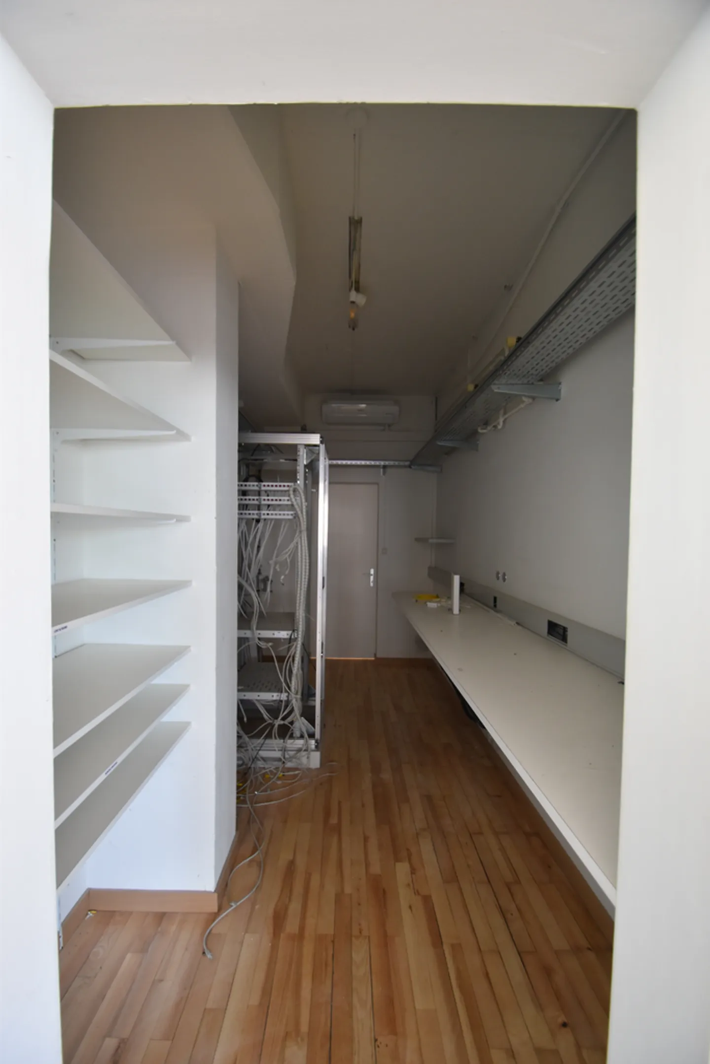 Espace de bureau/commercial attrayant de 198 m2 à Kloten - Photo 4 sur 7