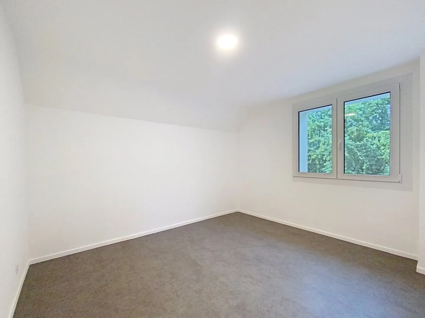 2.5 Room Apartment - Photo 2 of 4