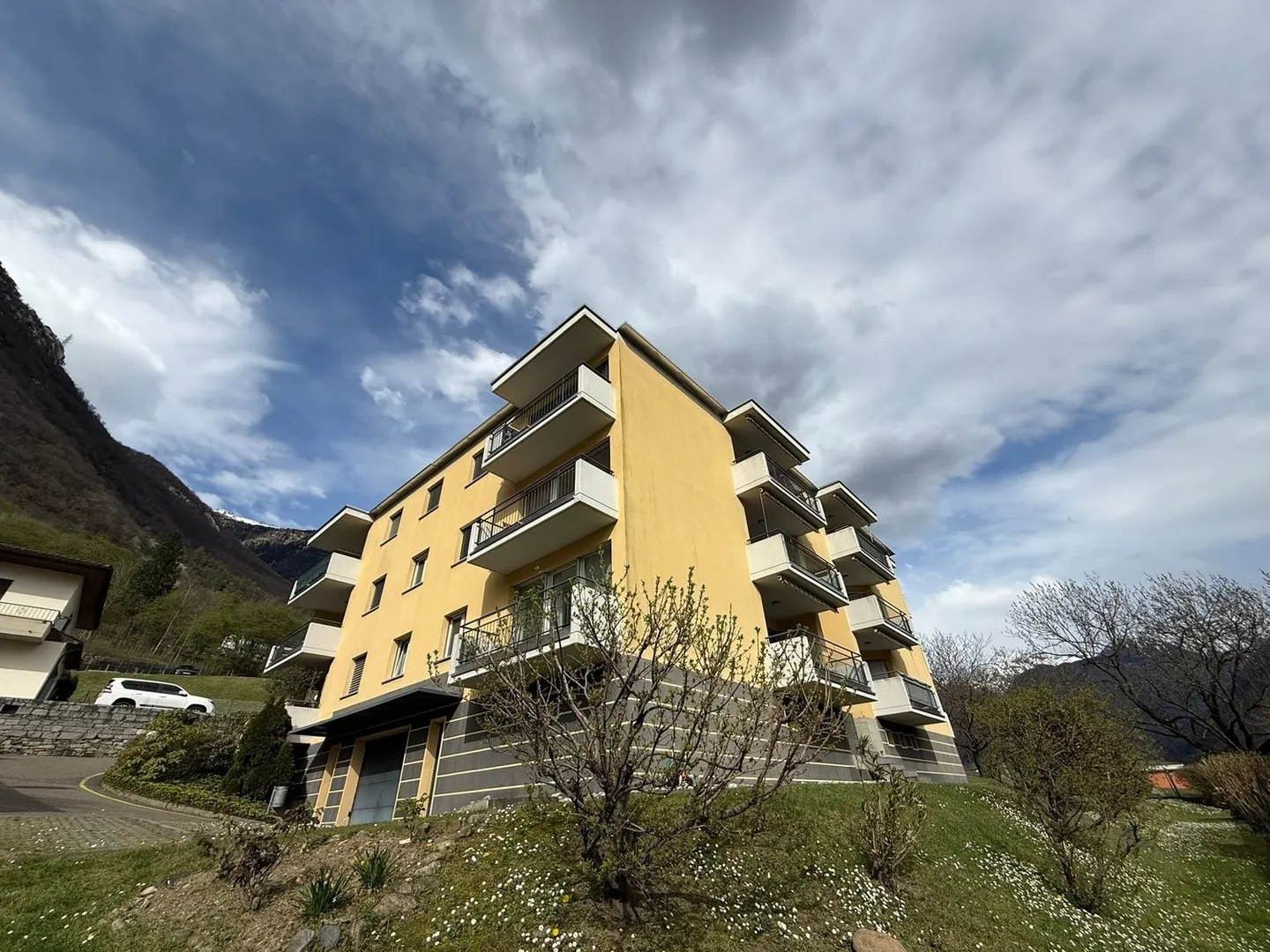 Pleasant 3.5 room apartment - Photo 2 of 10