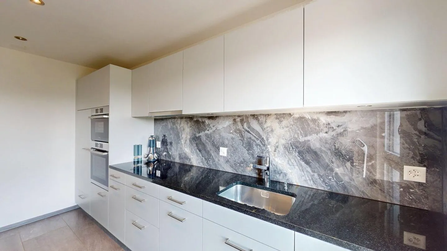 Komfortable Wohnung mit zwei grossen Balkonen - Foto 7 von 13