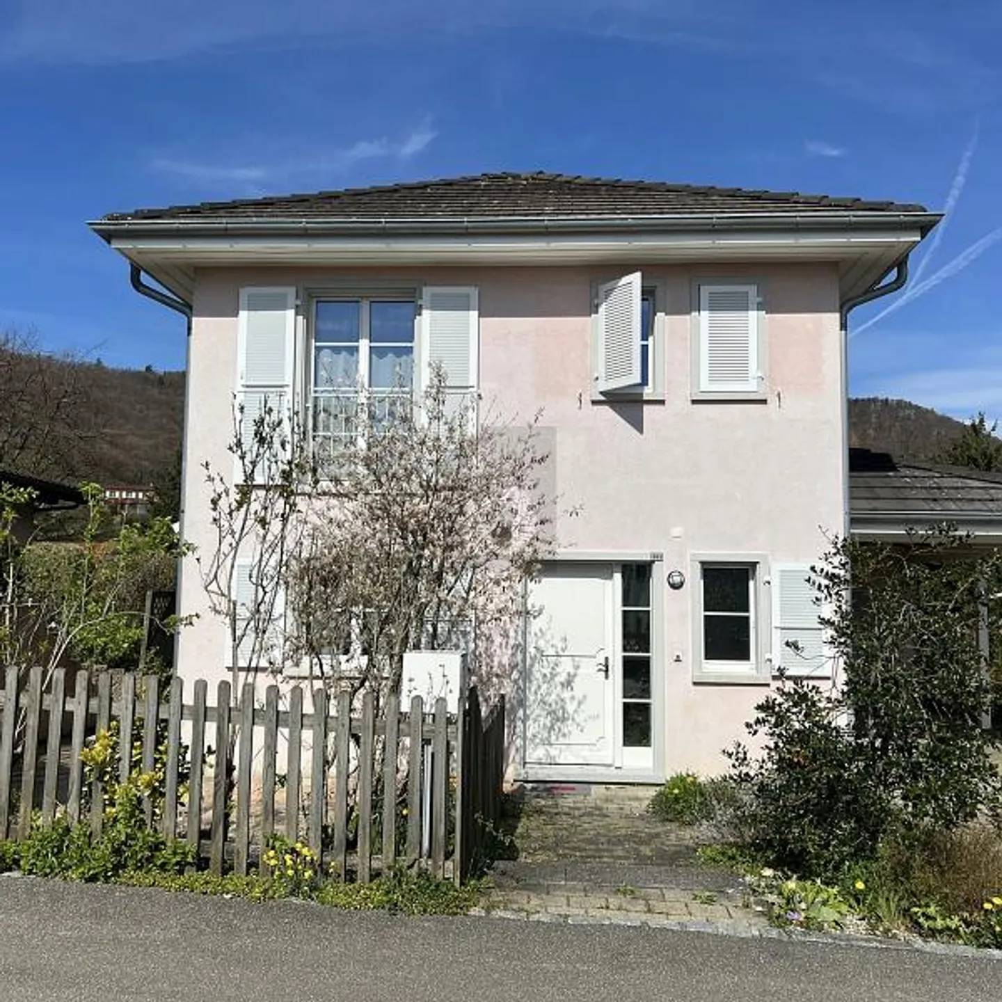 5.5 Room House - Photo 1 of 6
