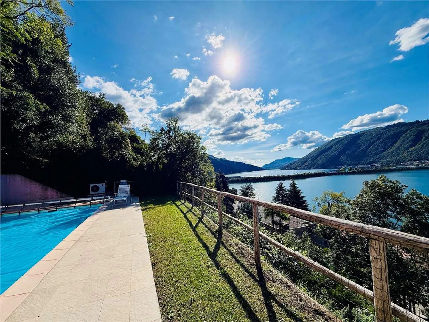 BISSONE - Spacieux 3.5 pièces avec vue imprenable sur le lac, piscine chauffée - Photo 13 sur 13