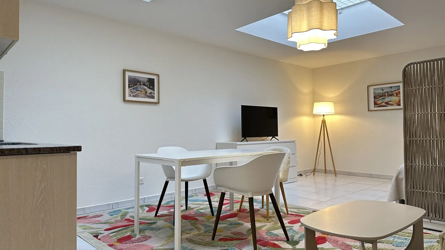 Pulp Fiction Suite Appartamento elegante con 1 camera a Zurigo (completamente arredato) - Foto 2 di 8