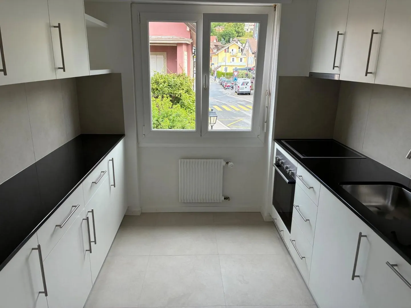 Schöne, vollständig renovierte Wohnung mit Blick auf den See und die Berge, gelegen in - Foto 3 von 7