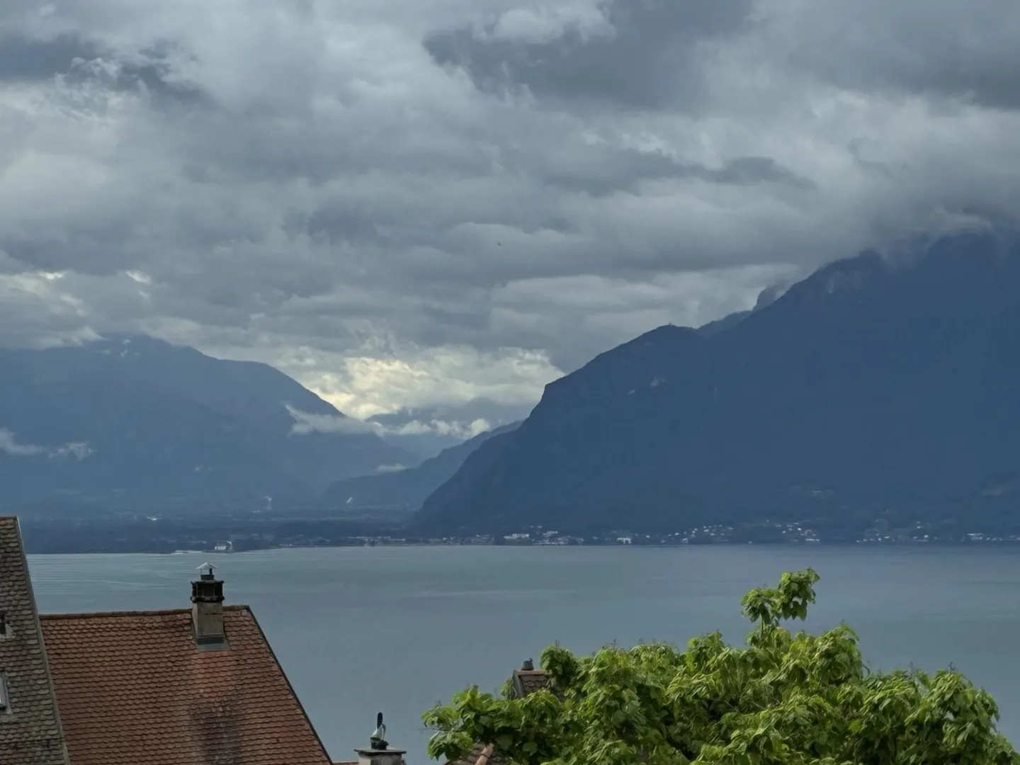 Schöne, vollständig renovierte Wohnung mit Blick auf den See und die Berge, gelegen in - Foto 1 von 7
