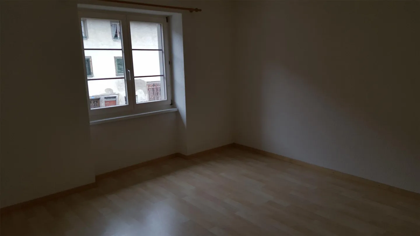 sonnige 3 1/2 Zimmer Wohnung mit Südbalkon - Foto 8 von 9