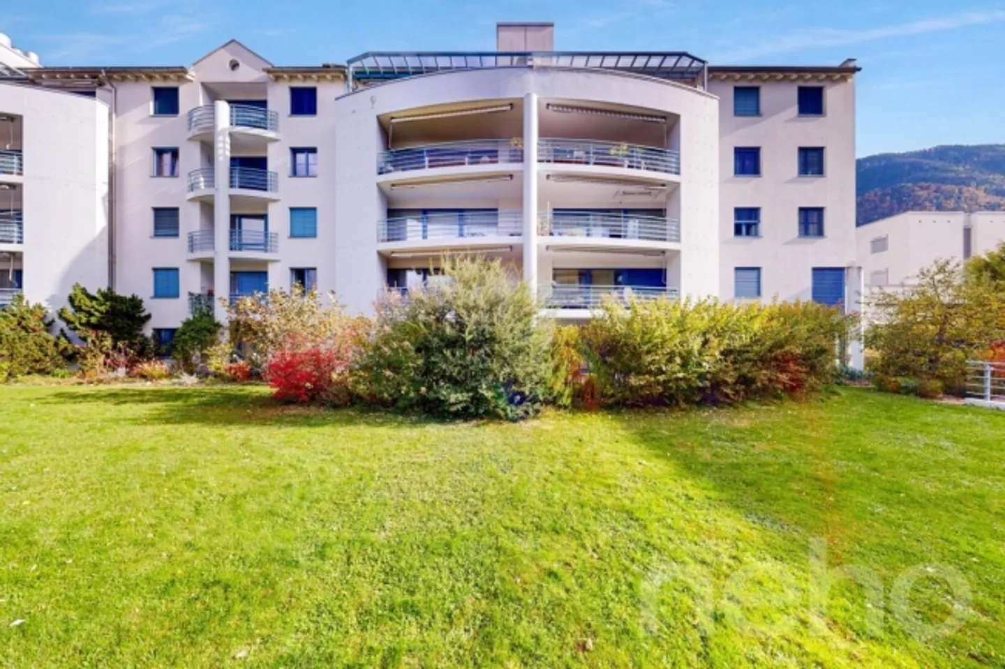 Grosszügige 5.5-Zimmer-Wohnung mit sonnigem Balkon und Bergsicht - Foto 1 von 12