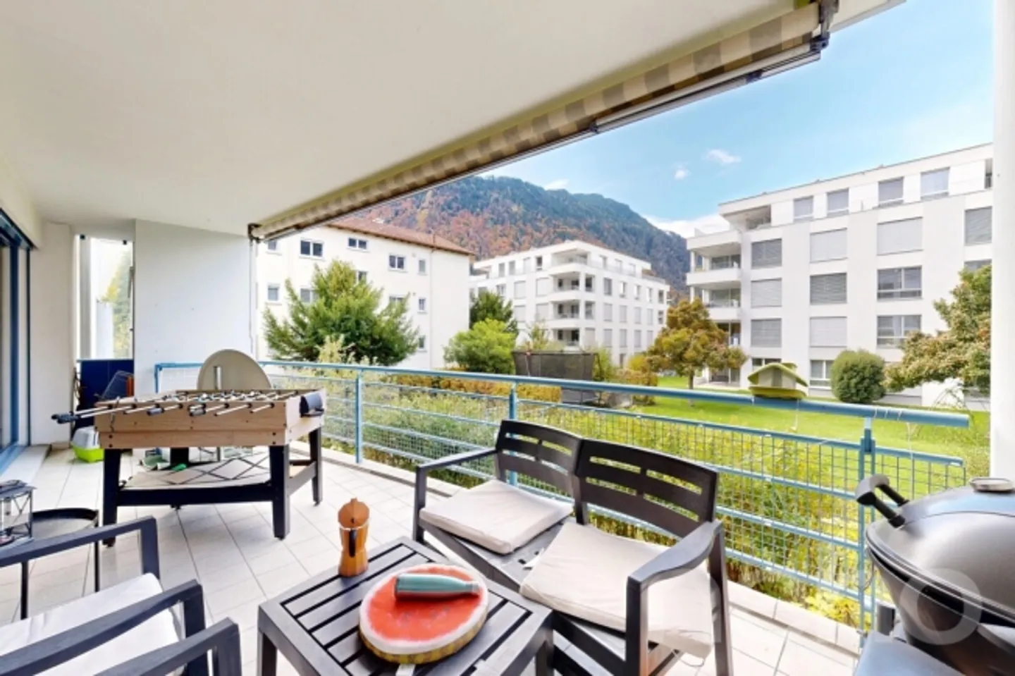 Grosszügige 5.5-Zimmer-Wohnung mit sonnigem Balkon und Bergsicht - Foto 2 von 12