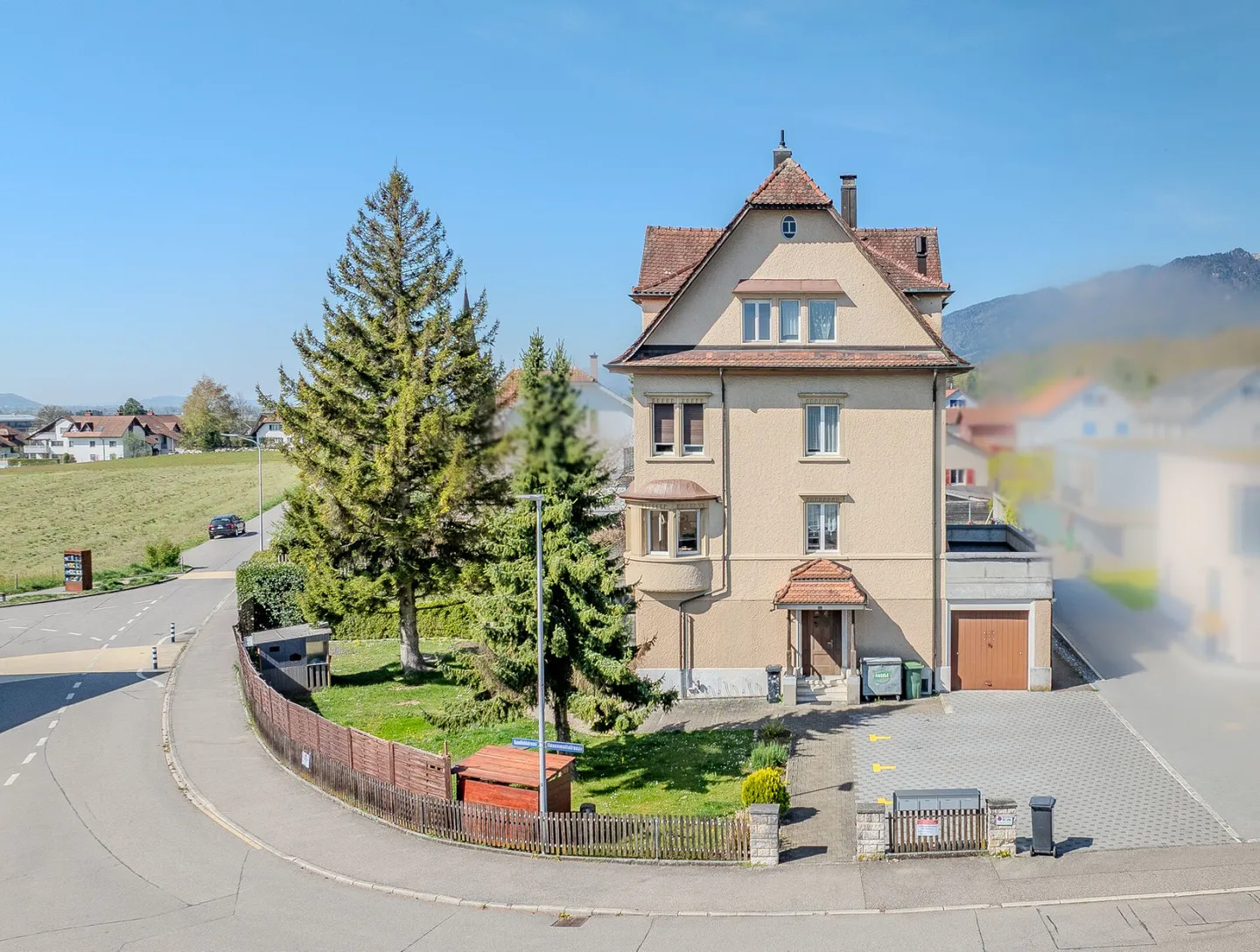 Attractive multi-family house with character in a central location in Bellach SO - Photo 1 of 31