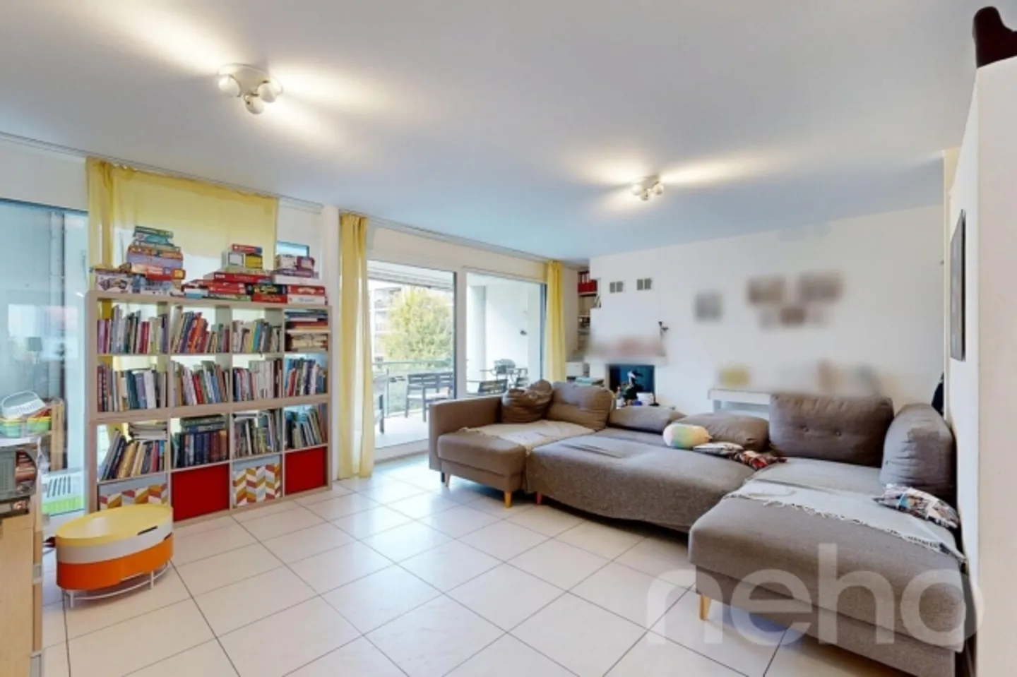 Grosszügige 5.5-Zimmer-Wohnung mit sonnigem Balkon und Bergsicht - Foto 3 von 12