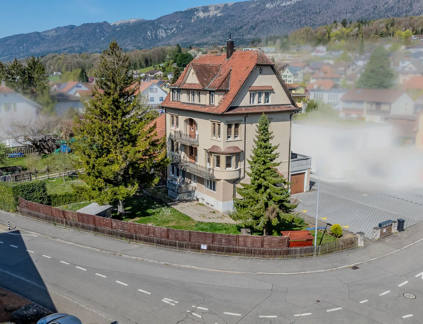 Attractive multi-family house with character in a central location in Bellach SO - Photo 26 of 31