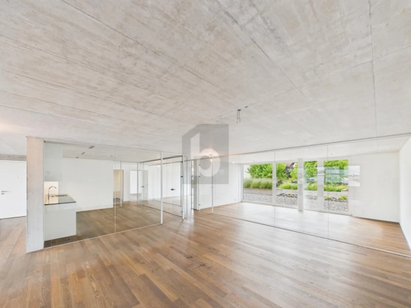 «RIESIGE BÜROFLÄCHE IDEAL FÜR IHR BUSINESS» - Foto 1 von 6