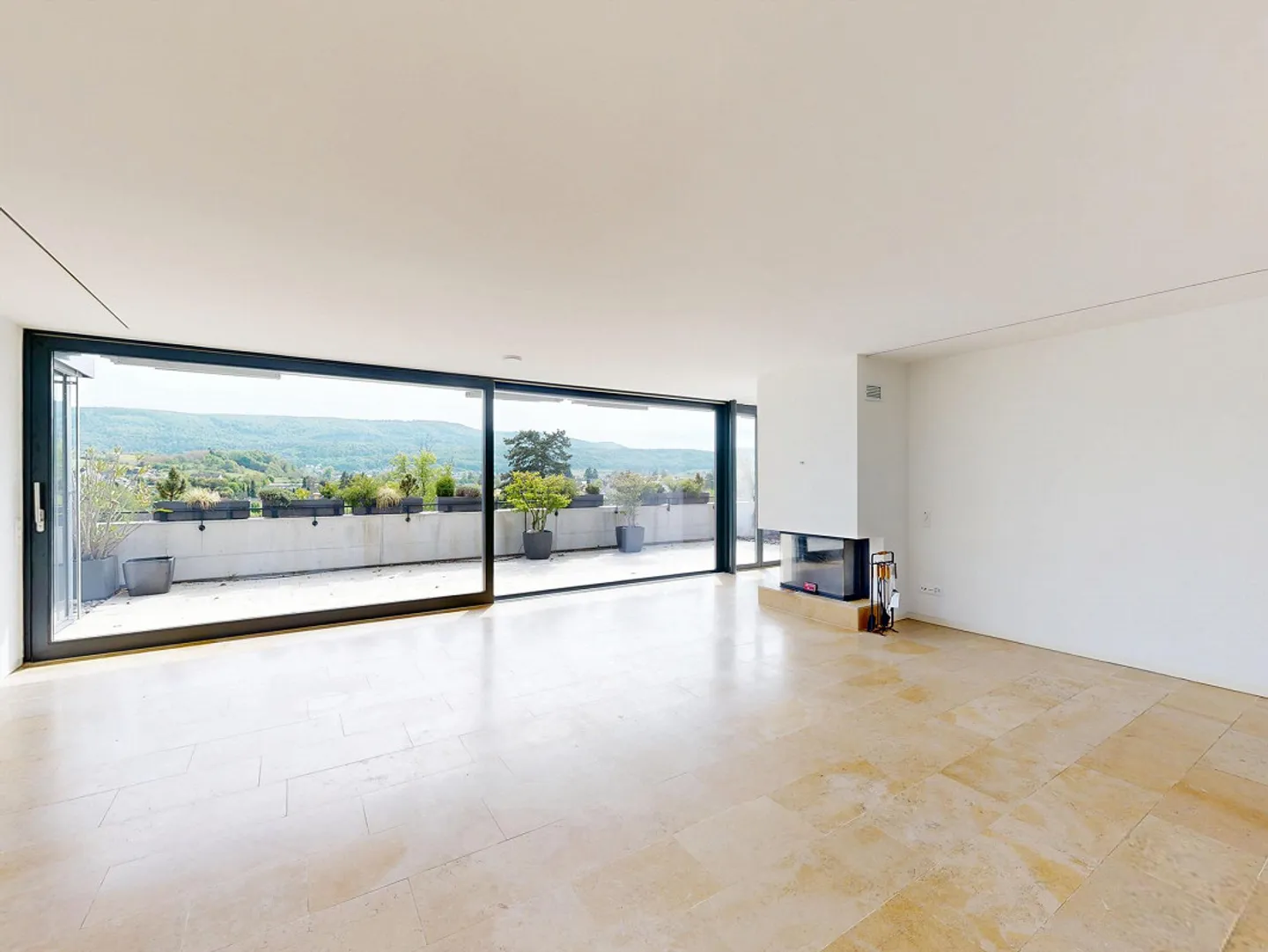 4.5-Room Terrace Apartment with Breathtaking Views - Photo 1 of 17