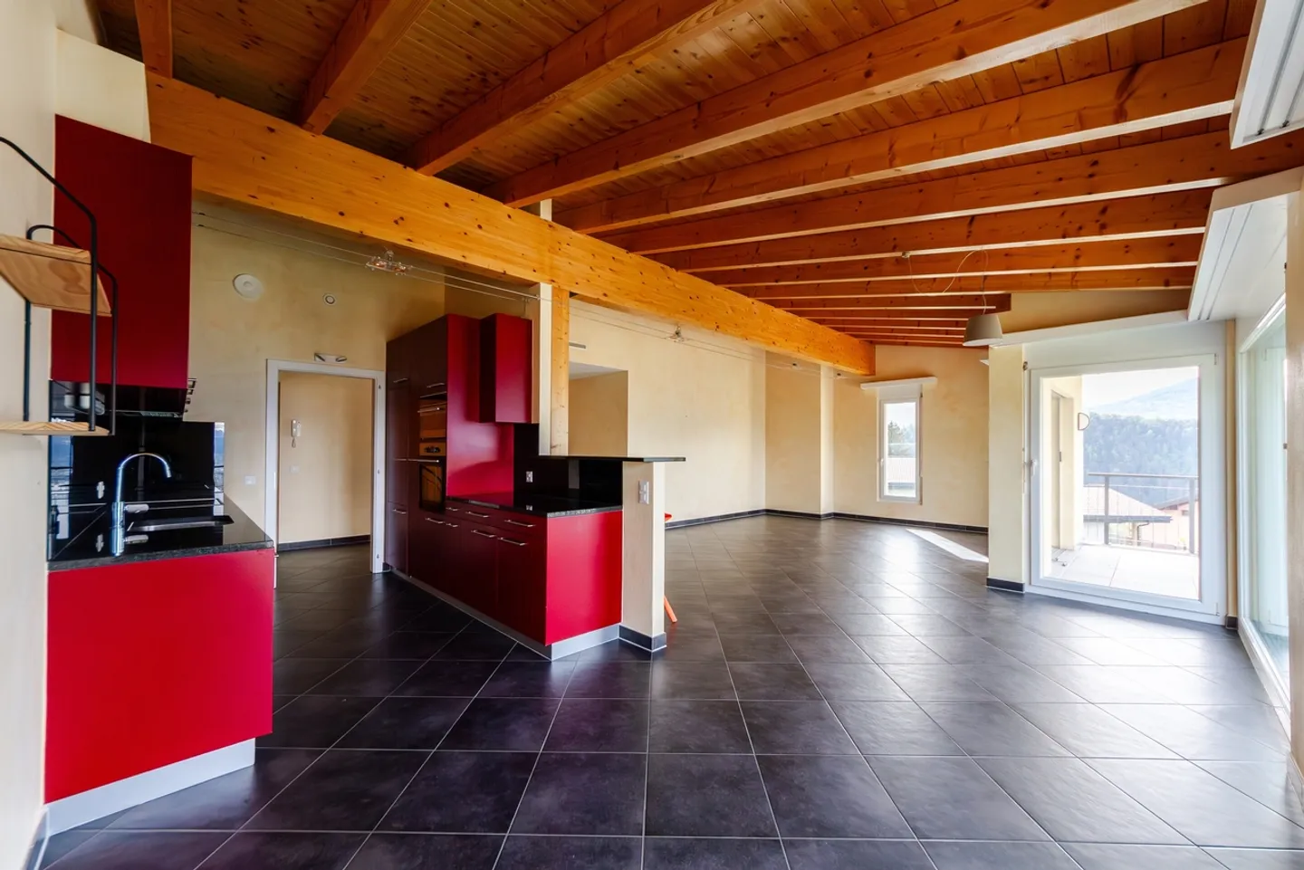 Appartement spacieux avec balcon - Photo 4 sur 11