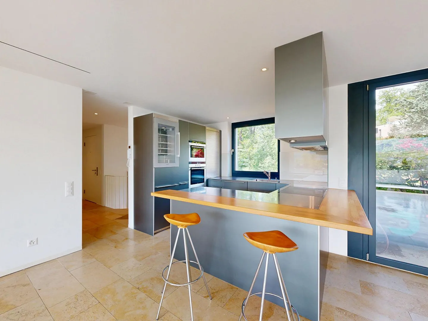 4.5-Room Terrace Apartment with Breathtaking Views - Photo 2 of 17