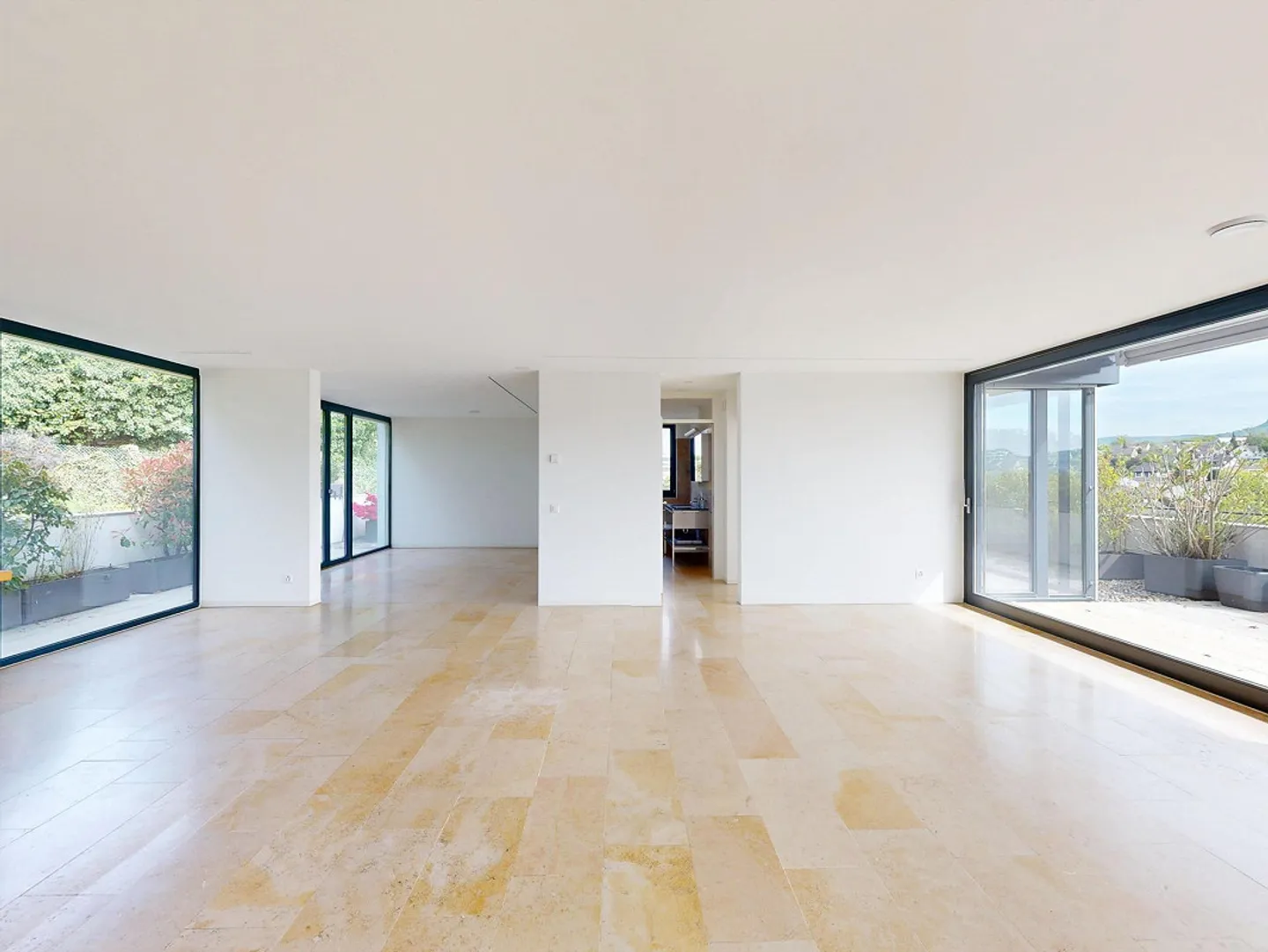 4.5-Room Terrace Apartment with Breathtaking Views - Photo 7 of 17